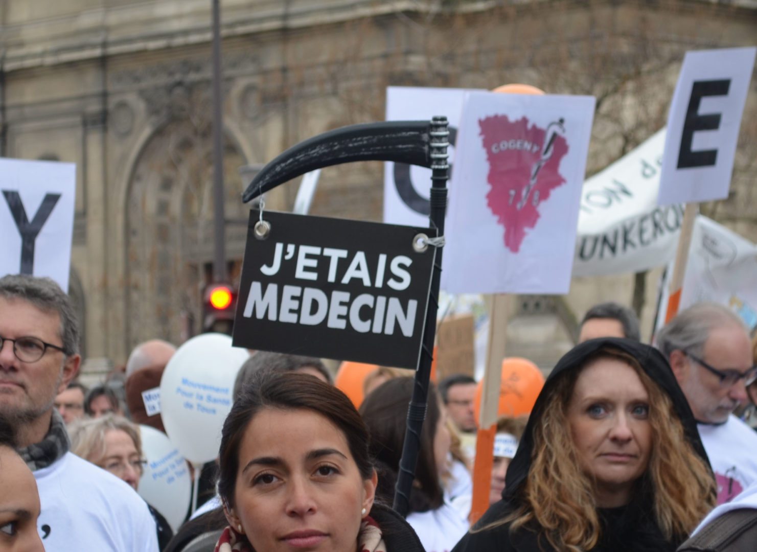 Banderolles manif medecins