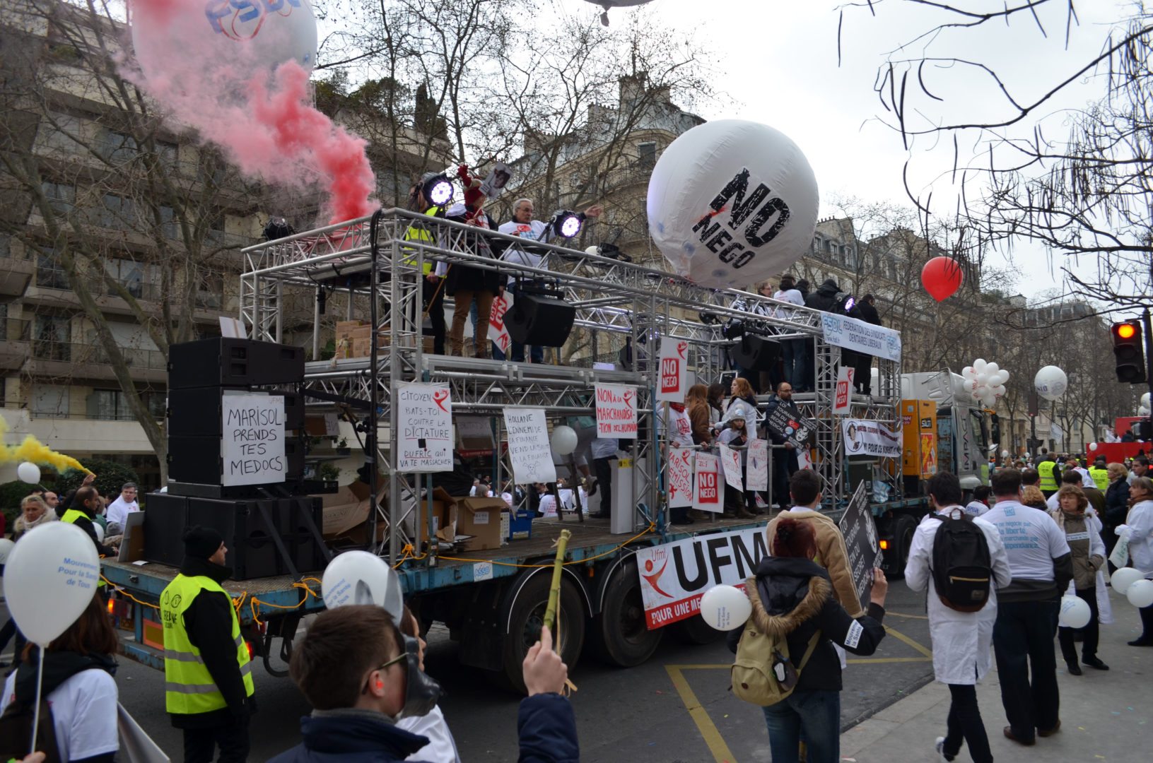 FSDL chariot manifestation dentiste 15 mars 2015