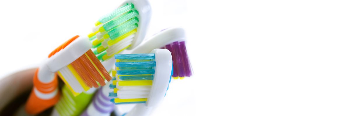 brosse à dents et matière fécale